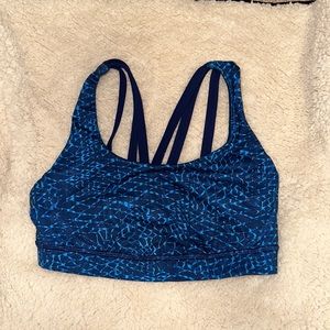 LIKE NEW! Lululemon Sports Bra Size 6 Blue